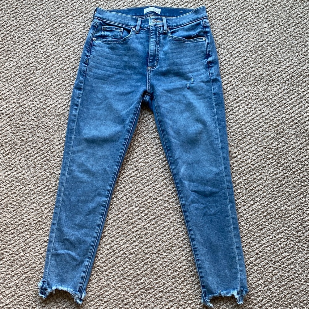 LOFT Petite Curvy Chewed Hem High Rise Skinny Jeans in Authentic Indigo Size 28